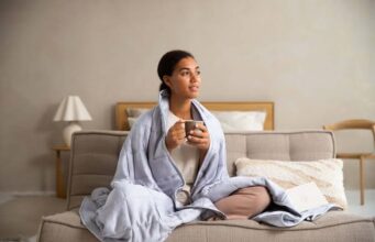 20 funny things women do secretly when in house alone