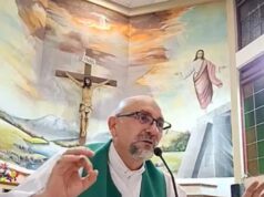 Catholic priest dies while giving sermon after cross falls on him